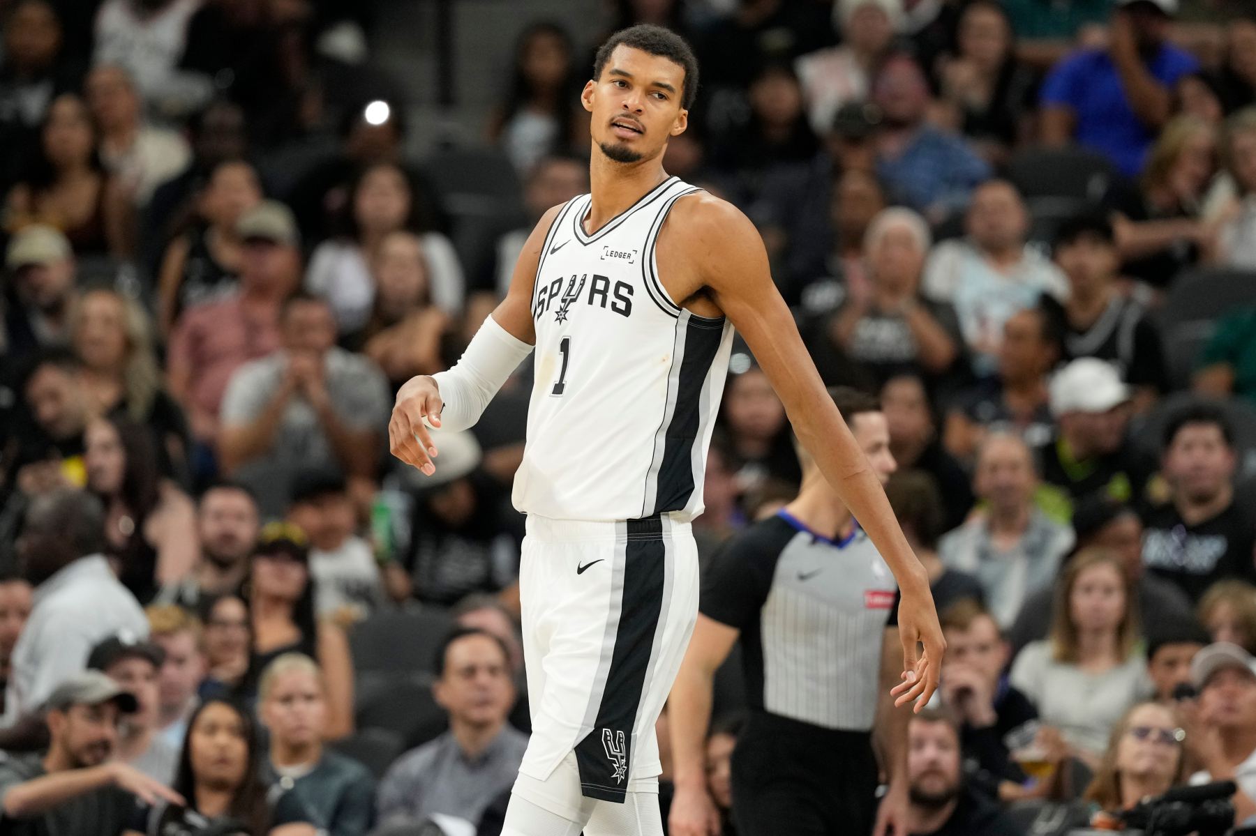 同队球员同场三双有多难？NBA历史仅20次，威少参与4次